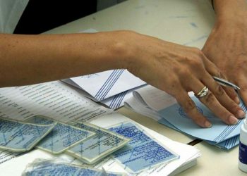 Υποχρεωτικές για όλους οι Ευρωταυτότητες με βιομετρικά δεδομένα