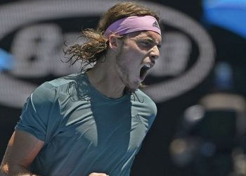 Μυθικός Τσιτσιπάς προκρίθηκε στους “4” του Australian Open