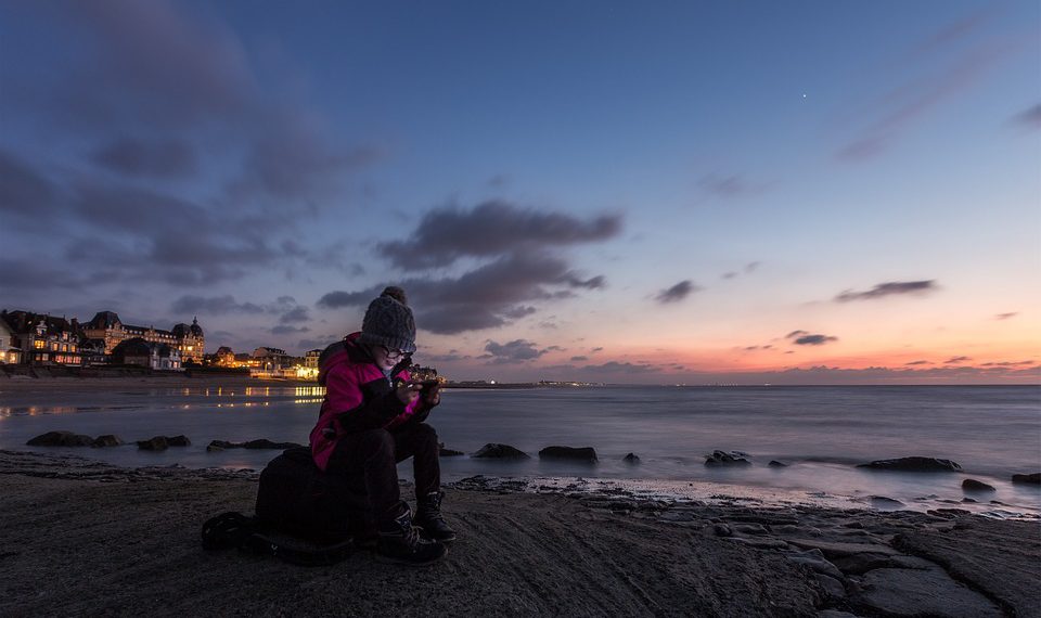 Το 14% των εφήβων κάνει sexting – Το 21% συναντιέται με κάποιον που γνώρισε στο διαδίκτυο