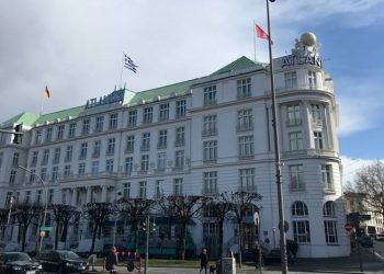 Το ξενοδοχείο Atlantic τιμά την Ελλάδα σήμερα!