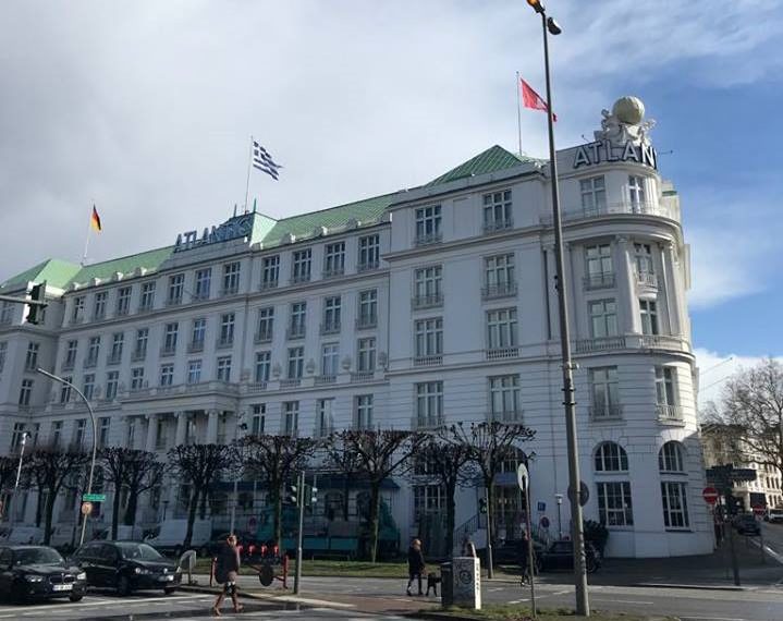 Το ξενοδοχείο Atlantic τιμά την Ελλάδα σήμερα!
