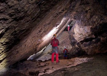 «Τρύπα του ανέμου»: Τεράστιο σπήλαιο εκατομμυρίων ετών ανακαλύφθηκε στη Ρηνανία