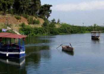 Νεαροί εθελοντές καθαρίζουν και φέτος τη λίμνη Κερκίνη