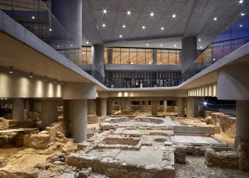 Περπατώντας στην αρχαία γειτονιά του Μουσείου Ακρόπολης