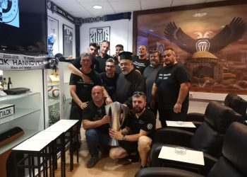 Το τρόπαιο του πρωταθλητή ΠΑΟΚ στο Αννόβερο!