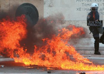 Κακούργημα οι μολότοφ και η δωροδοκία – Οι αλλαγές στον Ποινικό Κώδικά που ετοιμάζει η κυβέρνηση