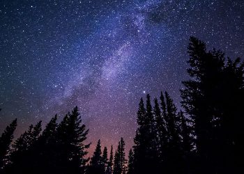 Ανακαλύφθηκε το αρχαιότερο γαλαξιακό σμήνος, η «Αυλή της Βασίλισσας»