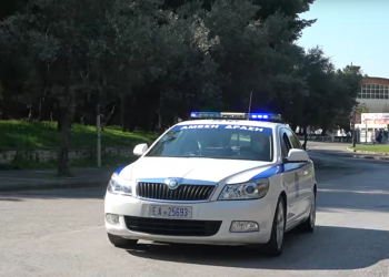 Mήνυμα της Ελληνικής Αστυνομίας για την αποφυγή συνωστισμού σε 10 γλώσσες