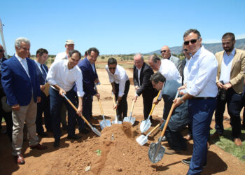 Θεοχάρης και Γεωργιάδης θεμελίωσαν τουριστική επένδυση στην Κοιλάδα