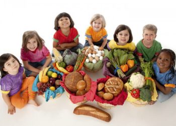 Παιδί και διατροφή: Πώς θα το μάθετε να τρώει όλα τα φαγητά