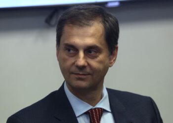 Θεοχάρης στο Sky News: Μια  ατυχής απόφαση της Βρετανικής Κυβέρνησης να επιβάλει καραντίνα σε 7 ελληνικά νησιά