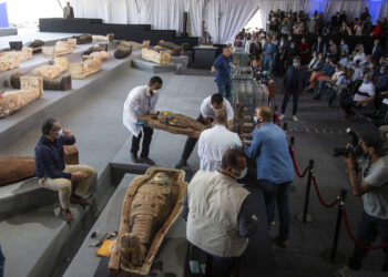 Αίγυπτος: Στη Νεκρόπολη της Σακκάρα ανακαλύφθηκαν 100 άθικτες σαρκοφάγοι
