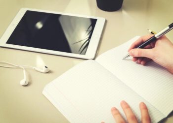 Συνεχίζεται από το υπουργείο Παιδείας η αποστολή τεχνολογικού εξοπλισμού στα σχολεία