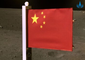 Μία δεύτερη σημαία «κυματίζει» πια στη Σελήνη, η κινεζική