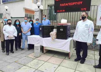 Μερίδες φαγητού από τη Λέσχη Αρχιμαγείρων Β. Ελλάδος για το προσωπικό της ΜΕΘ του «Γ. Γεννηματάς»