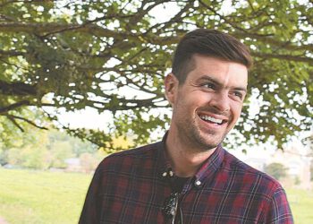 Ο Έλληνας που διαπρέπει στο εξωτερικό ως… κυνηγός των fake news