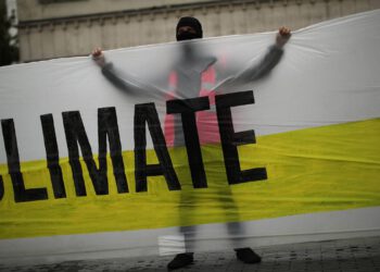 Βαρβιτσιώτης σε Kerry: Ικανοποίηση Ελλάδας για την επιστροφή των ΗΠΑ στη Συμφωνία του Παρισιού