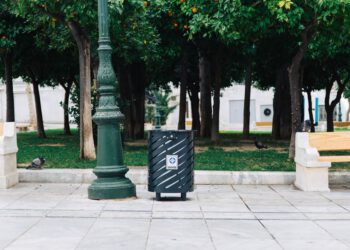 Καινούργια καλάθια απορριμμάτων στους δρόμους της Αθήνας