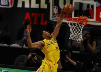 Για πρώτη φορά MVP στο All Star Game ο Αντετοκούνμπο