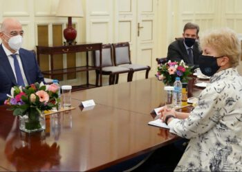 Συνάντηση Δένδια με την Ειδική Απεσταλμένη του ΟΗΕ για το Κυπριακό