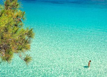 Πάτμος και Χαλκιδική στις 10 «μυστικές» παραλίες της Ευρώπης