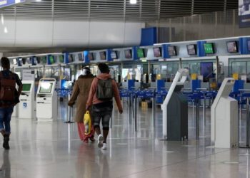 Θεοχάρης: Ξεκινούν δοκιμαστικές πτήσεις με τουρίστες από τη Βρετανία