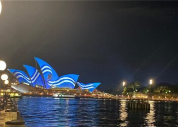 Ο πλανήτης στα «γαλανόλευκα» για τα 200 χρόνια από την Επανάσταση