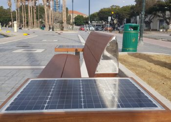 «Το Ηλιακό παγκάκι της Κω» – Οι δημιουργοί του και οι 3 εκδόσεις του