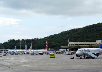 Οι πρώτοι 180 Βρετανοί τουρίστες έφθασαν στη Ρόδο