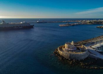Κατέπλευσε στη Ρόδο το πρώτο κρουαζιερόπλοιο της σεζόν