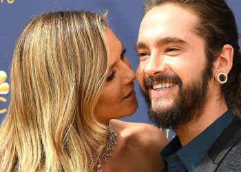 Σε ελληνικό πάρτι η Χάιντι Κλουμ – Χόρεψε συρτάκι και έφαγε μπακλαβά