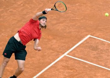 Ο Τζόκοβιτς απέκλεισε σε «θρίλερ» τον Τσιτσιπά