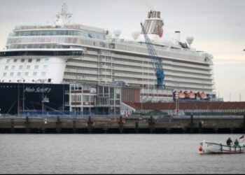 Στο λιμάνι της Σούδας το κρουαζιερόπλοιο «Mein Schiff 5»