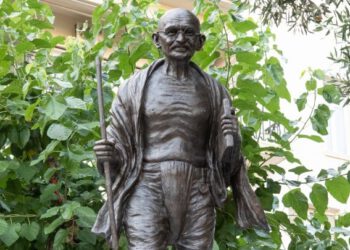 Ανδριάντας του Μαχάτμα Γκάντι στην Αθήνα