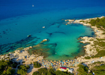 Στις πέντε χώρες με τα πιο καθαρά νερά για μπάνιο στην Ευρώπη η Ελλάδα