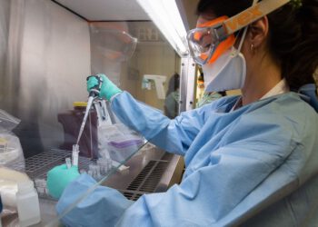 Ελπίδες από ελληνικό φάρμακο για όσους νοσούν βαριά από Covid-19