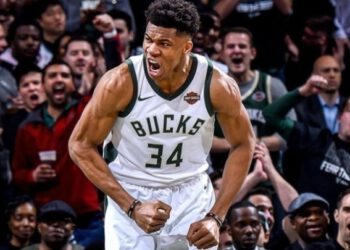 Δεύτερη σε πωλήσεις η φανέλα του Αντετοκούνμπο