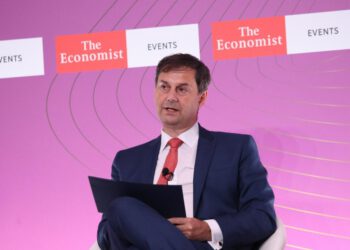 Στο συνέδριο του Economist ο Έλληνας Υπ. Τουρισμού