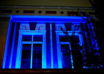 Φωταγωγημένο το Δημαρχείο Γρεβενών για τον αγώνα του Τεντόγλου στο Τόκιο