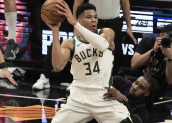 Συγκλονιστικός ο Γιάννης Αντετοκούνμπο στο Game 2