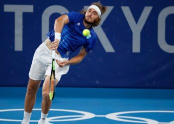 Λύγισε ο «λαβωμένος» Στέφανος Τσιτσιπάς