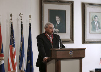 Με το Μετάλλιο της Πόλεως των Αθηνών, τιμήθηκε ο Ρ. Μενέντεζ