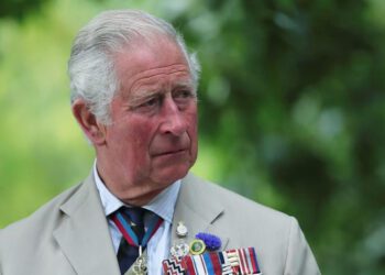 Κάρολος: Σπαρακτικό να βλέπεις τις πυρκαγιές να «χτυπούν» την Ελλάδα