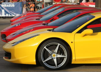 «Απόβαση» 30 Ferrari στο Μεγάλο Λιμάνι