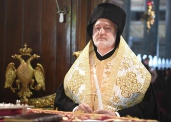 Ελπιδοφόρος: Καμία εξαίρεση για κανέναν πιστό από το εμβόλιο