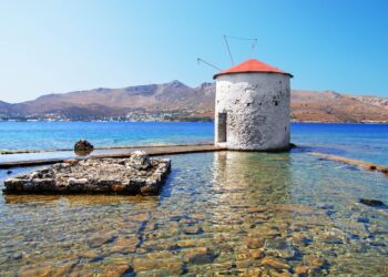 Ο Guardian αποθεώνει ελληνικά νησιά για φθινοπωρινούς προορισμούς