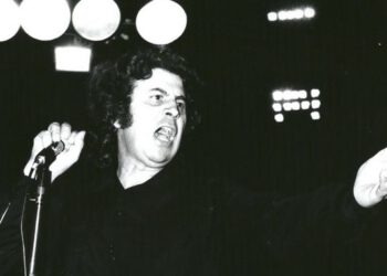 Ο πλανήτης υποκλίνεται στον σπουδαίο Μίκη Θεοδωράκη