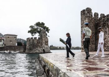 Στη Ναύπακτο η ΠτΔ – Ανακηρύχθηκε επίτιμη δημότης