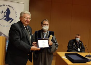 Τιμητική πλακέτα σε Ελληνοαμερικανό Γερουσιαστή για την προσφορά του