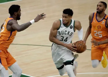 Πρώτος στη λίστα με τους 15 «γίγαντες» του NBA ο Αντετοκούνμπο